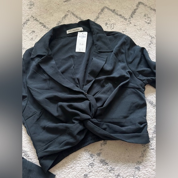 Cropped black Abercrombie shirt NWT small - Picture 4 of 5